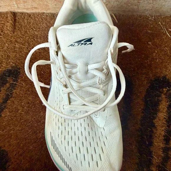 Altra Olympus Pink Mint Platform Running Sneaker - Picture 4 of 5